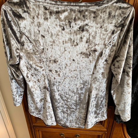Lot of 2 Crushed Velvet Westport tops size XS from Dressbarn - Picture 4 of 8